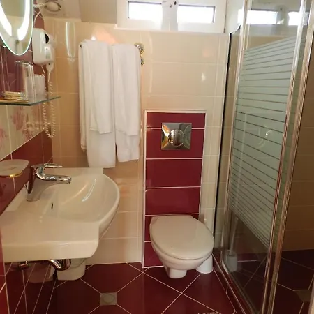 Saltanat 41 Gasthof Warna